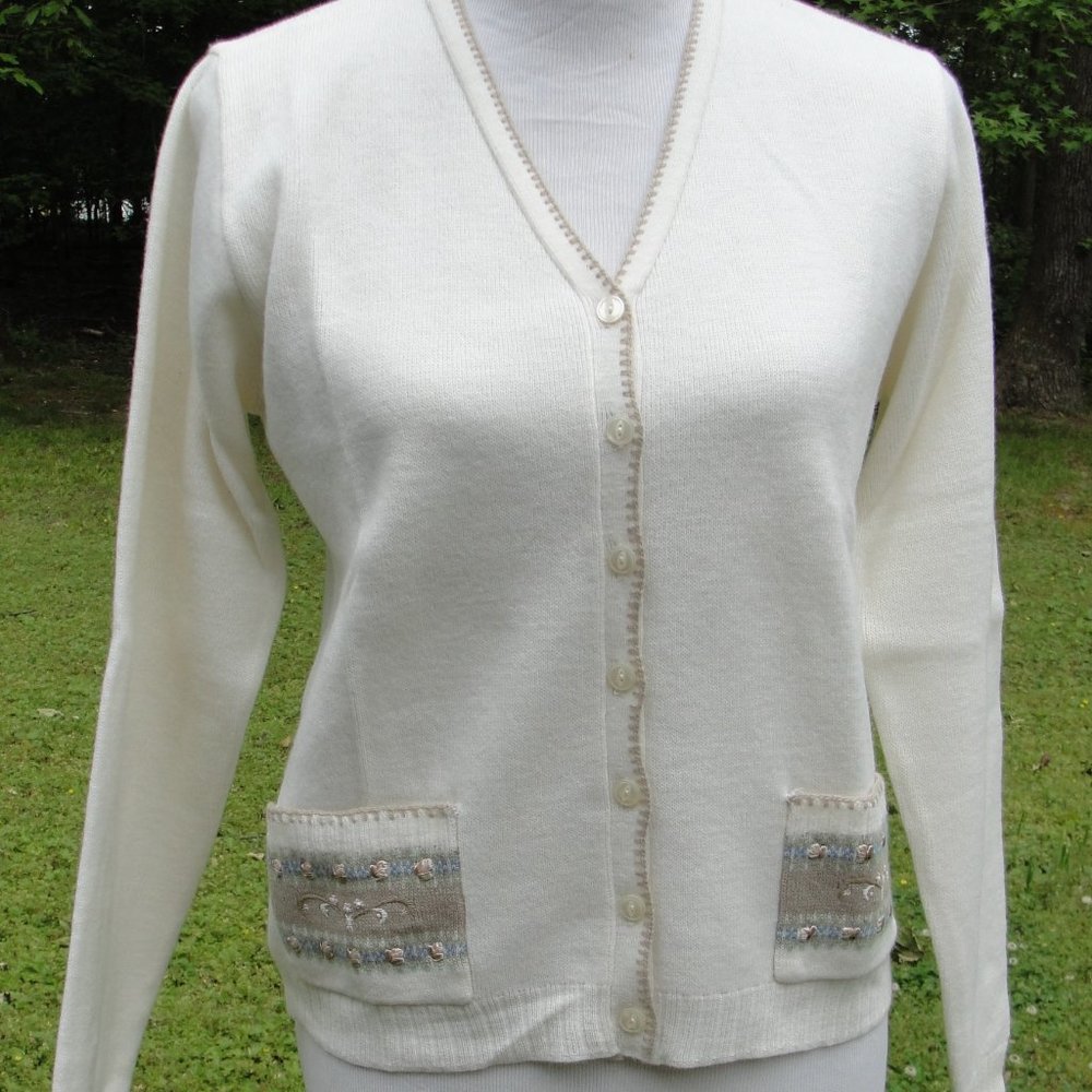 Liz Claiborne Long Sleeve V-Neck Cardigan